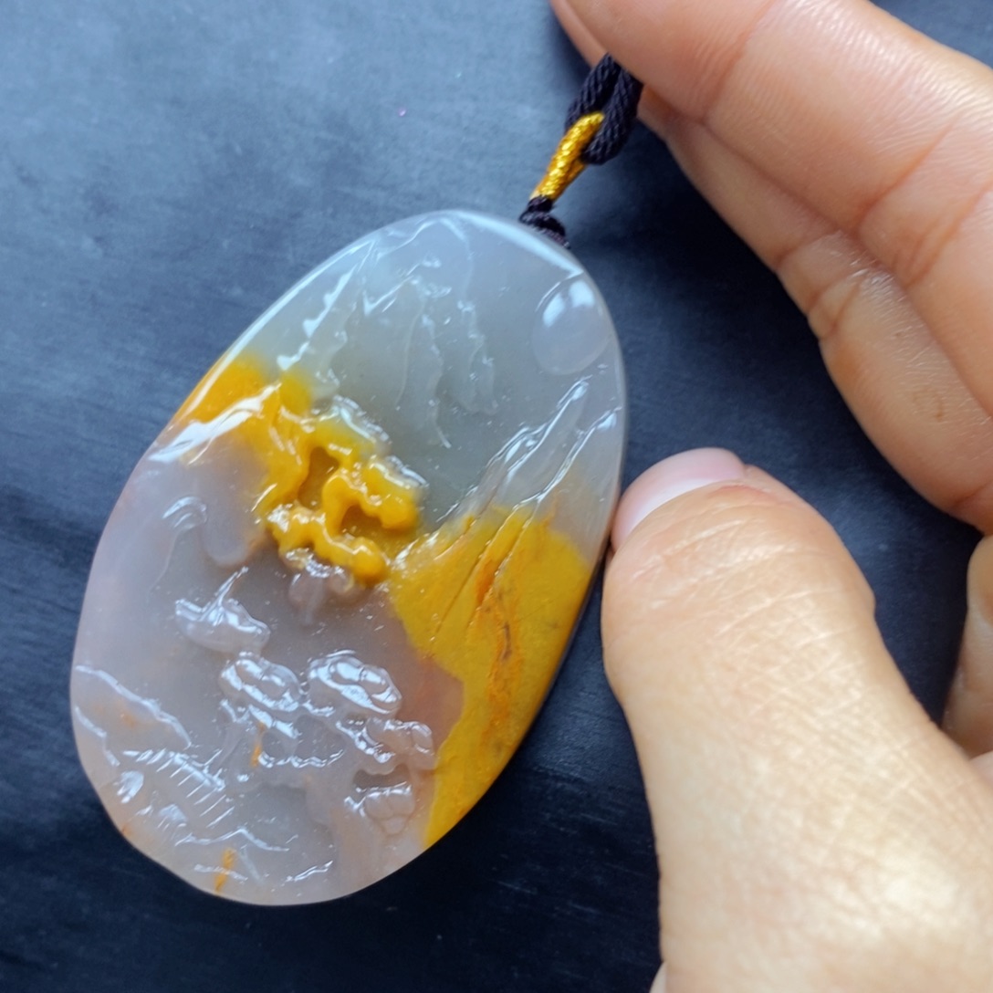 石英质玉（黄龙玉）颈饰未镶嵌