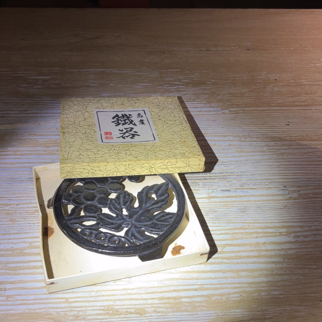 瓷片6****厅密密麻麻地排列着一个