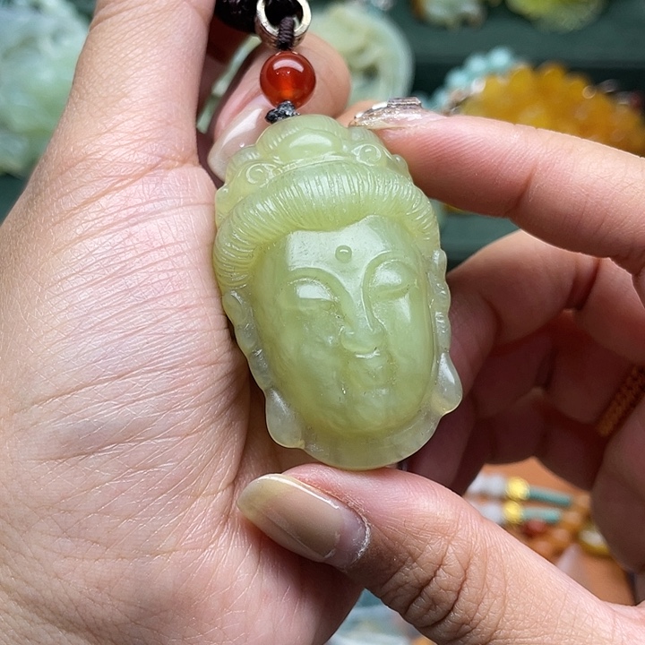 蛇纹石玉吊坠合金