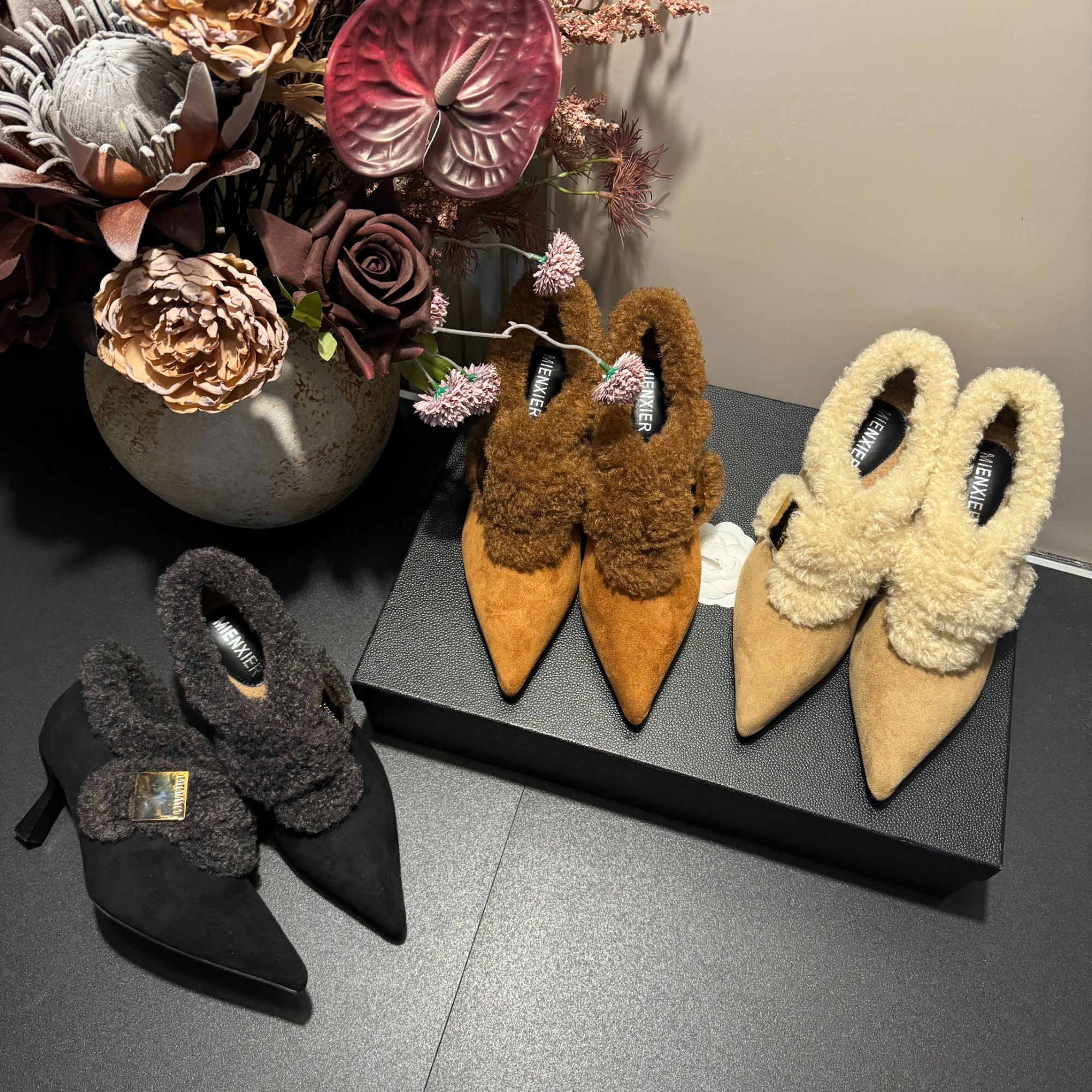 【现现】秋冬季简约气质款毛茸茸魔术贴网红休闲爆款尖头防滑高跟鞋