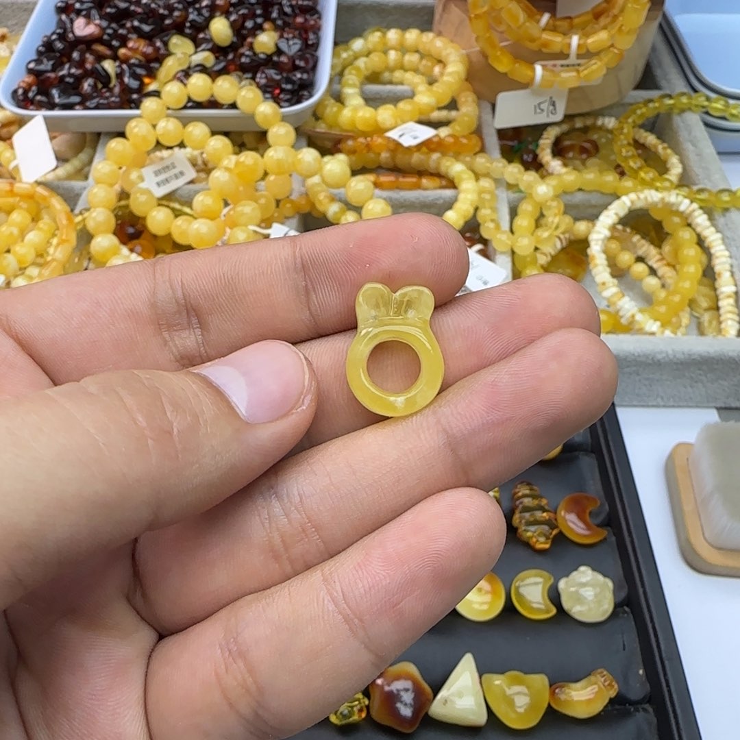 -***想琥珀未镶嵌裸石蜜蜡兔子跑环1g