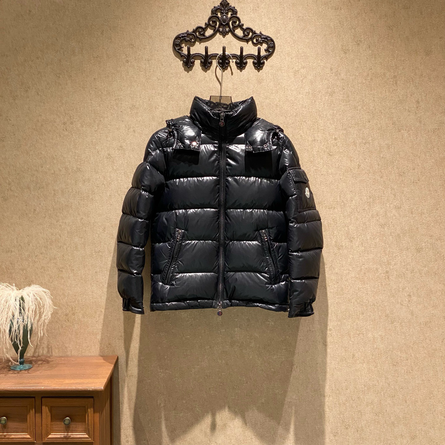 99新 MONCLER 黑色刺绣徽标羽绒服/0码/无漫画标/35374