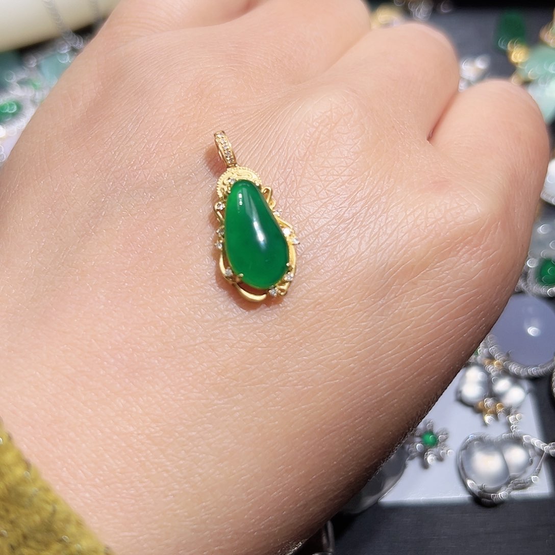 翡翠吊坠(不含链)18K金镶嵌
