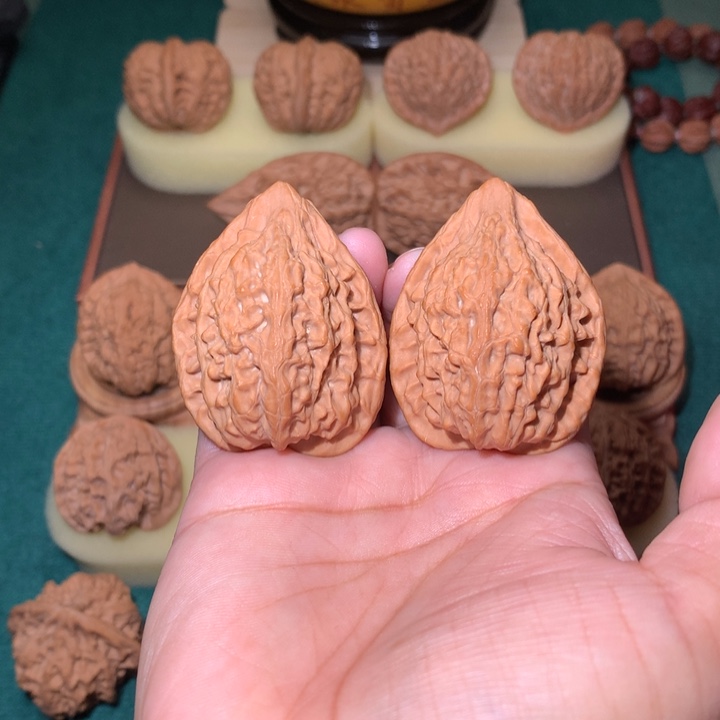 核桃文玩核桃把件吸血鬼