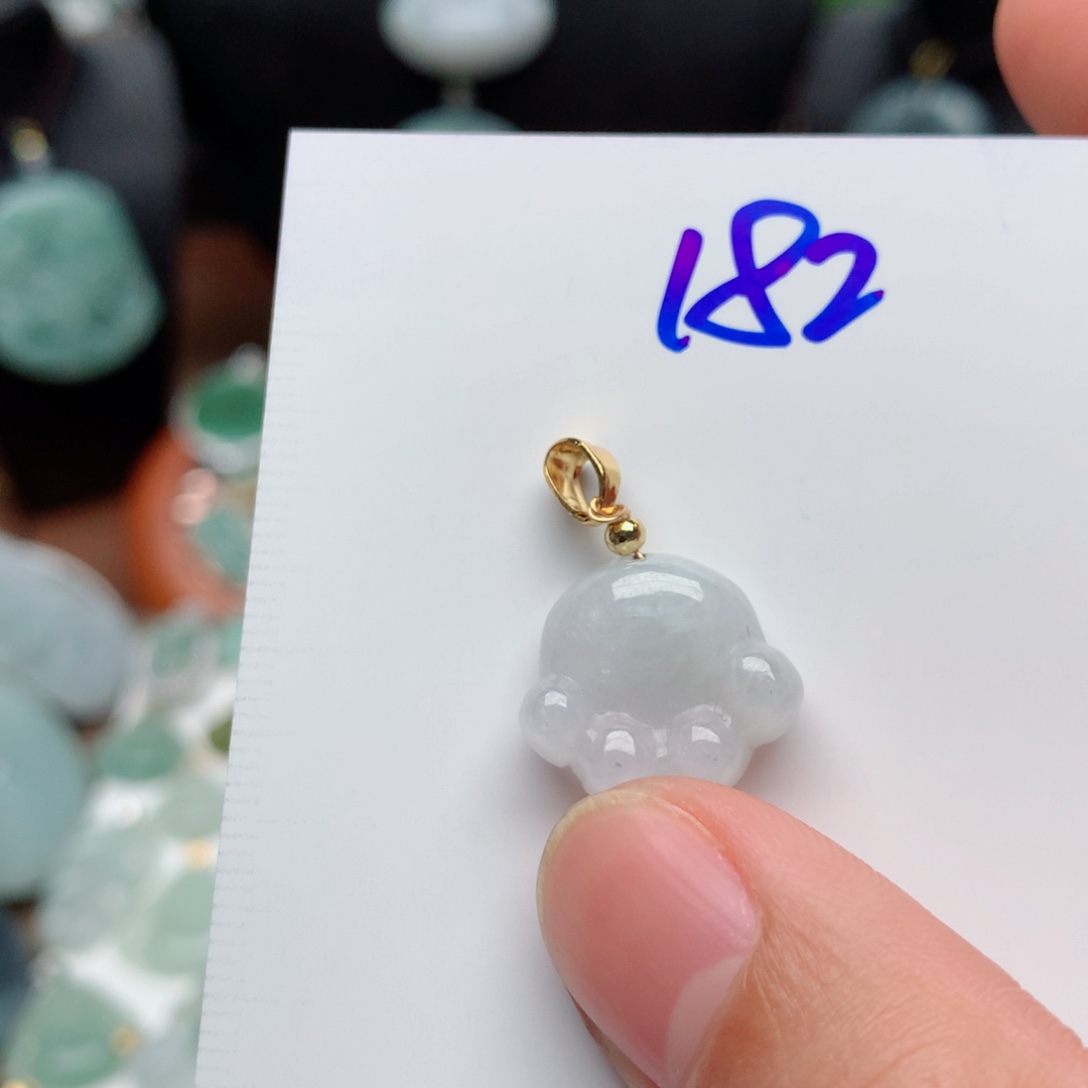 翡翠颈饰合金吊坠