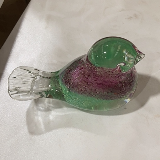 琉璃花瓶高7厘米宽8厘米