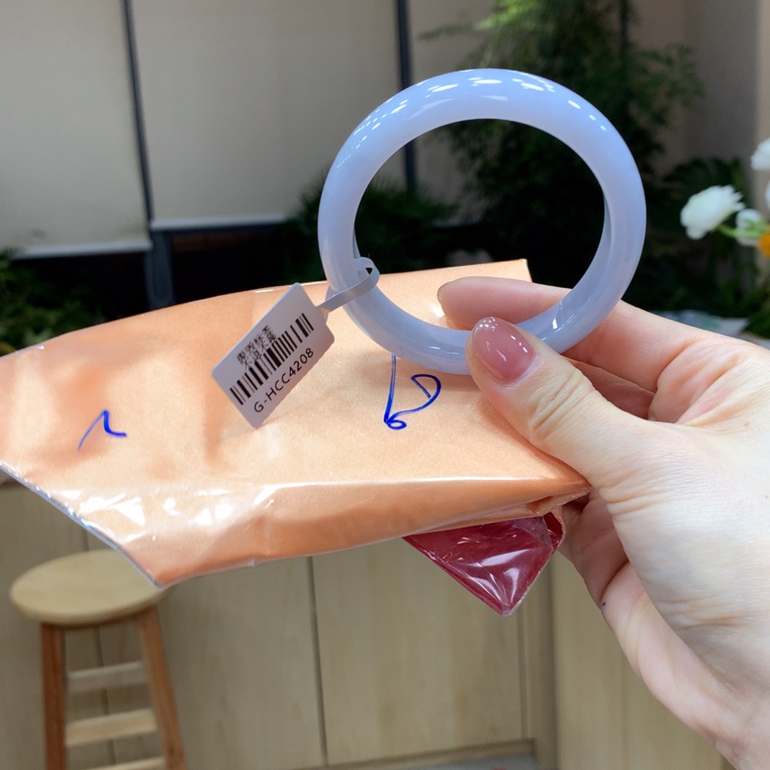 翡翠手镯未镶嵌不退不换