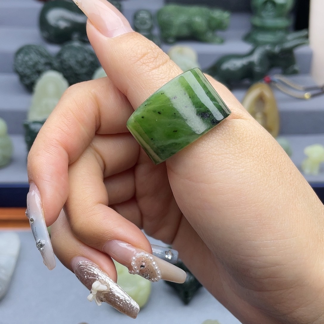 和田玉未镶嵌戒指