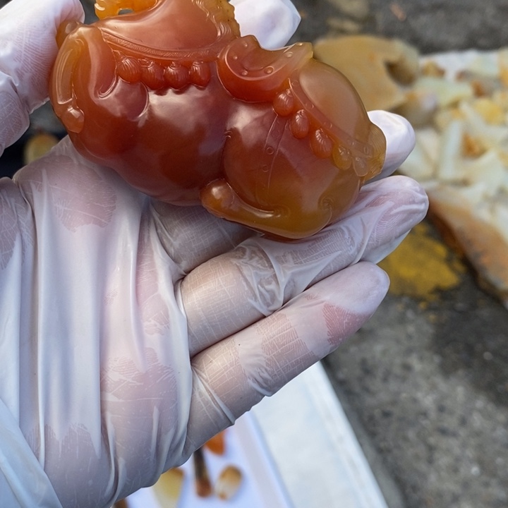 石英质玉（黄龙玉）未镶嵌颈饰