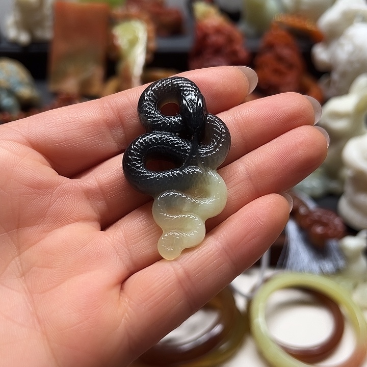 蛇纹石玉吊坠未镶嵌