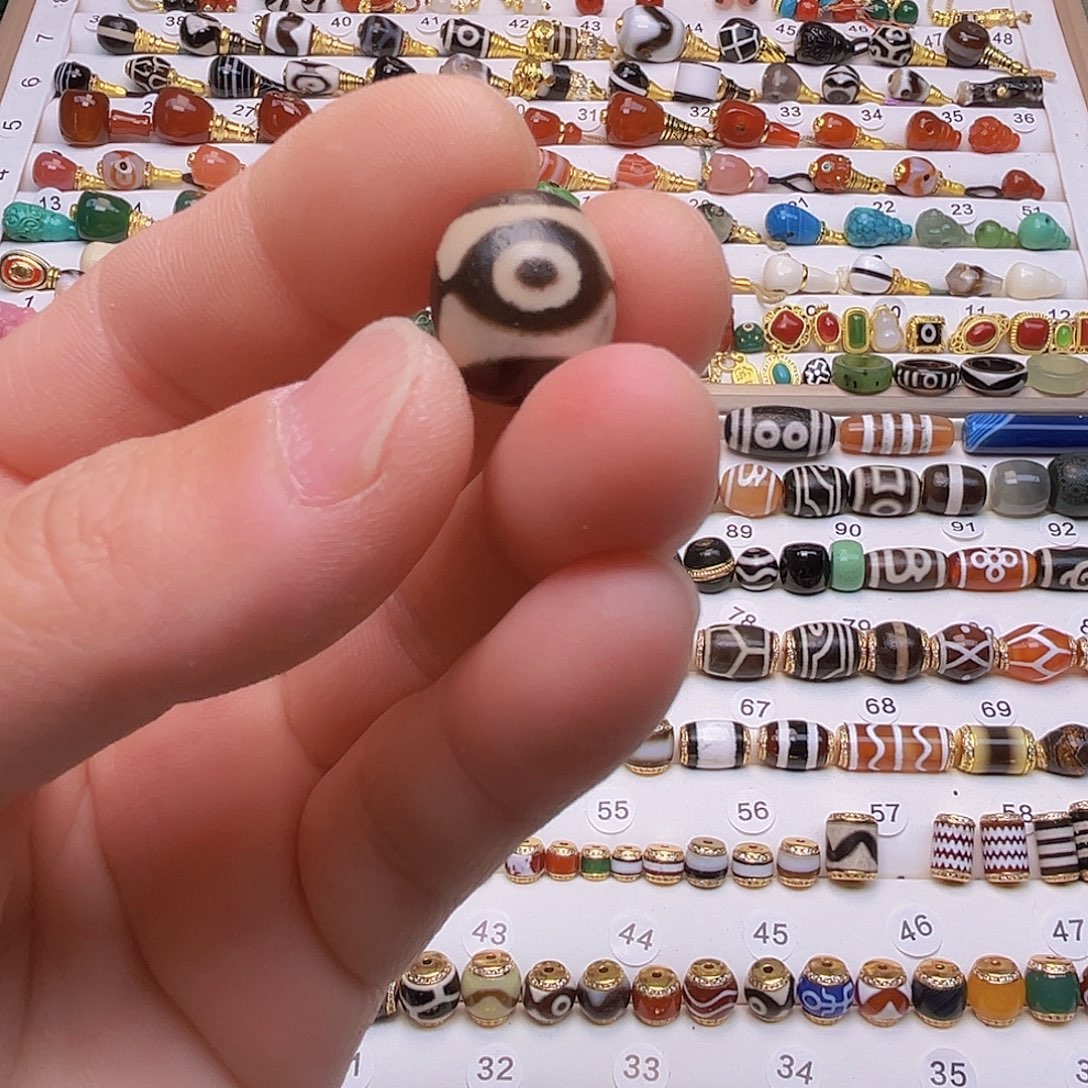 小***隆玛瑙/玉髓未镶嵌颈饰