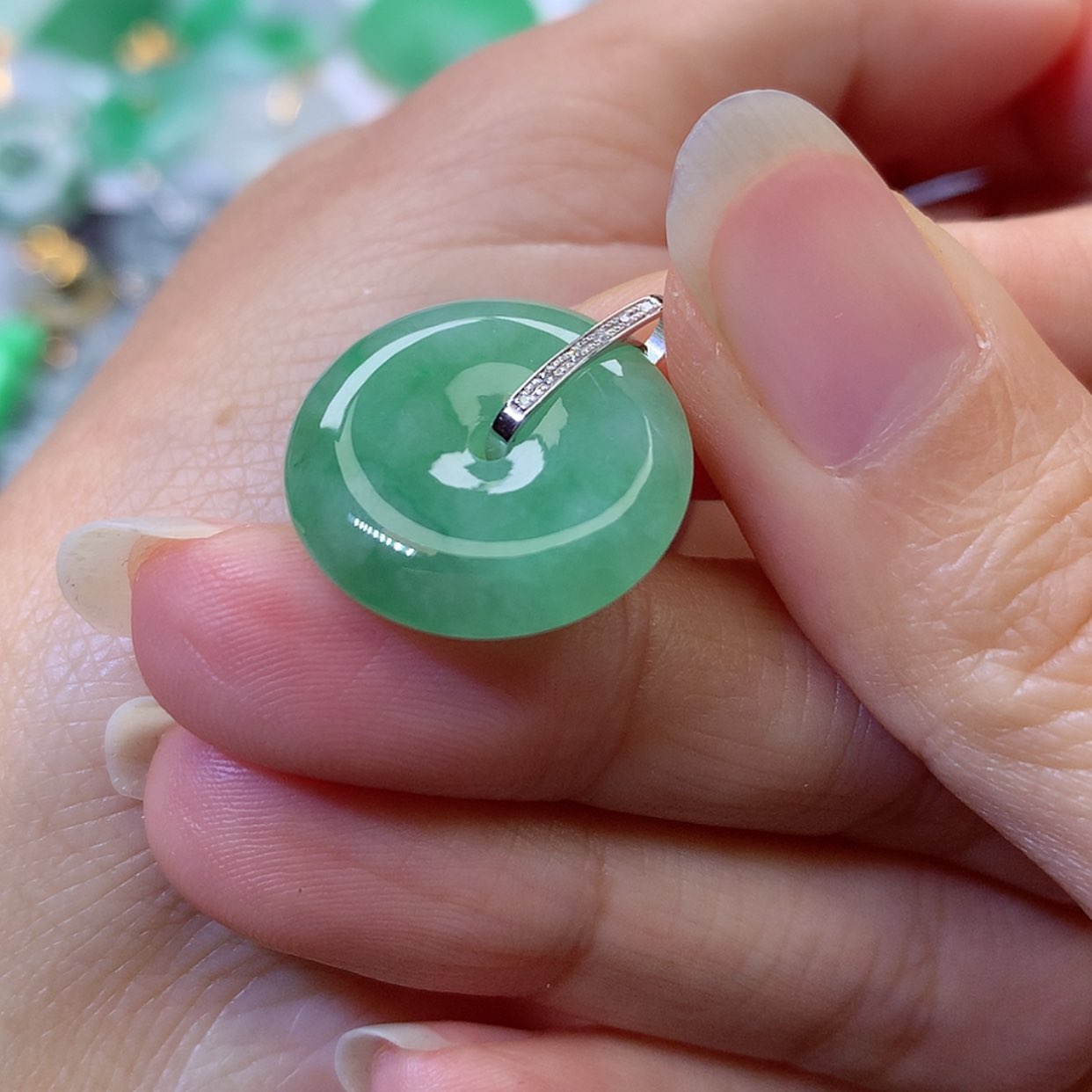 【闪购商品】吊坠(赠链)18K金镶嵌翡翠