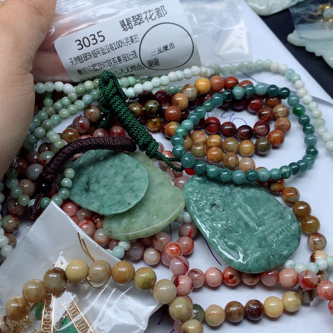 翡翠颈饰未镶嵌手串