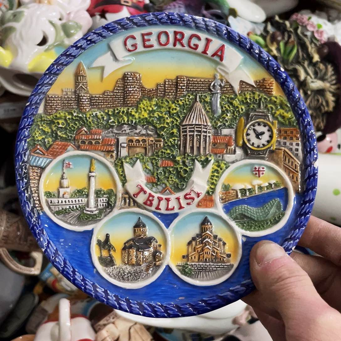 摆件   磕碰。封釉。       