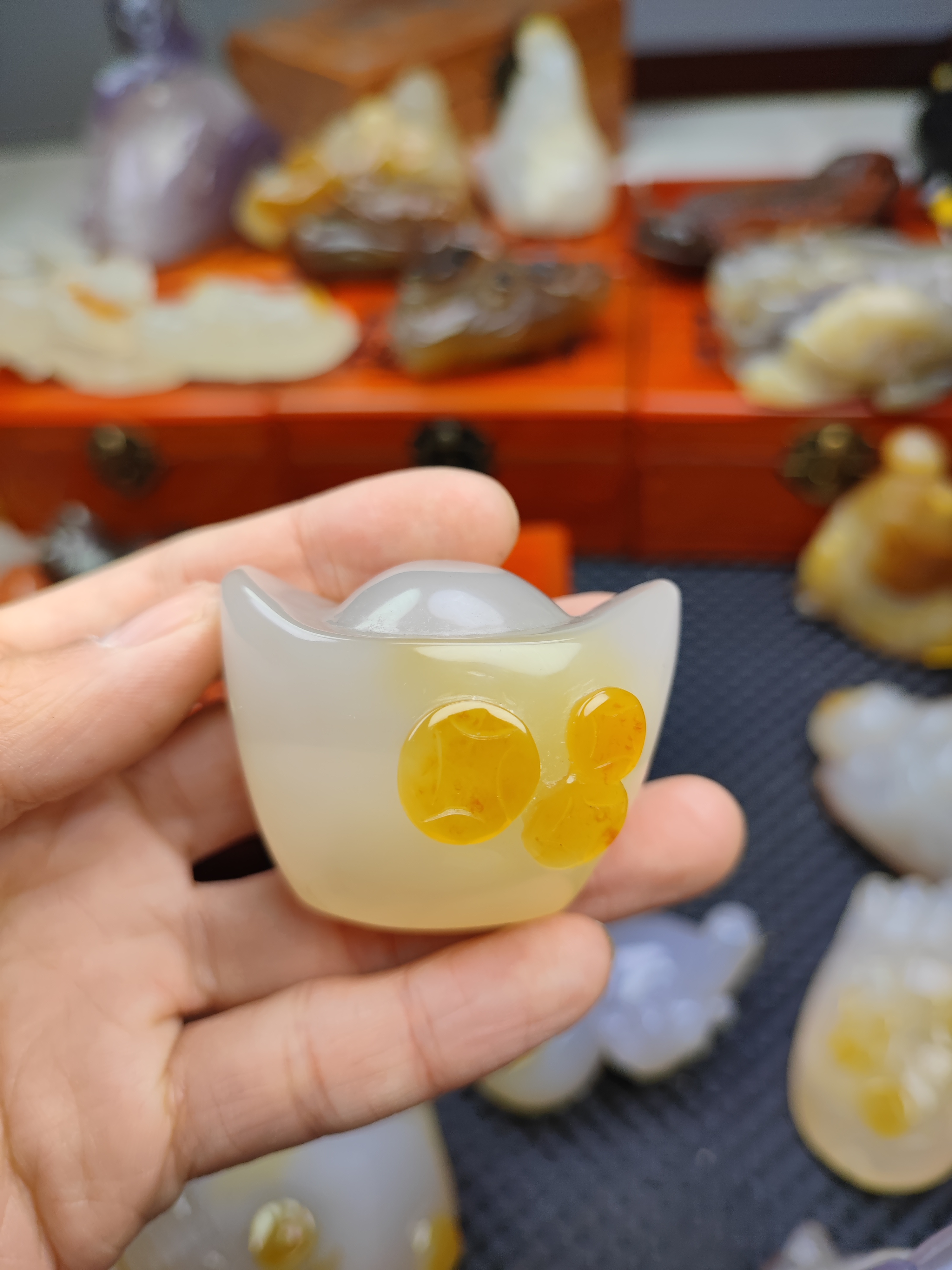 玛瑙玉髓手把件元宝