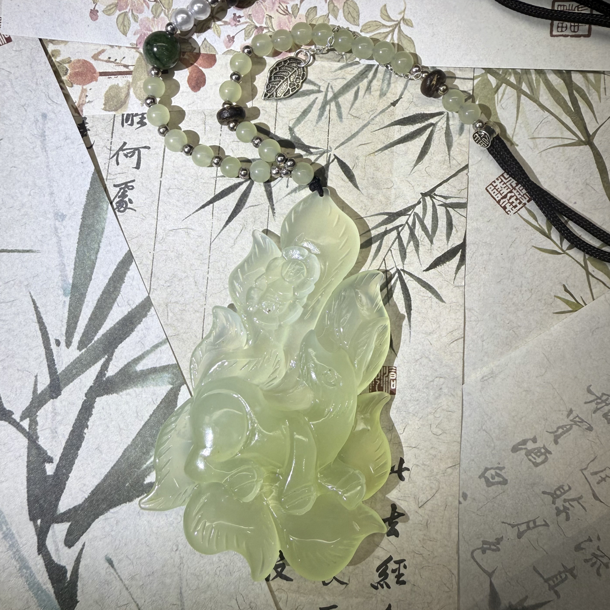 手工雕刻岫玉九尾毛衣链