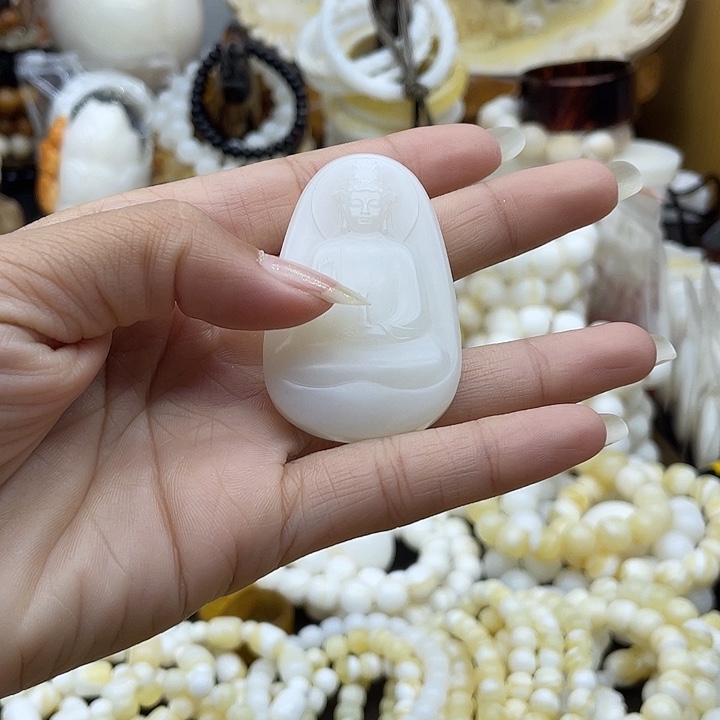 简***单珠子的颜色是蓝色