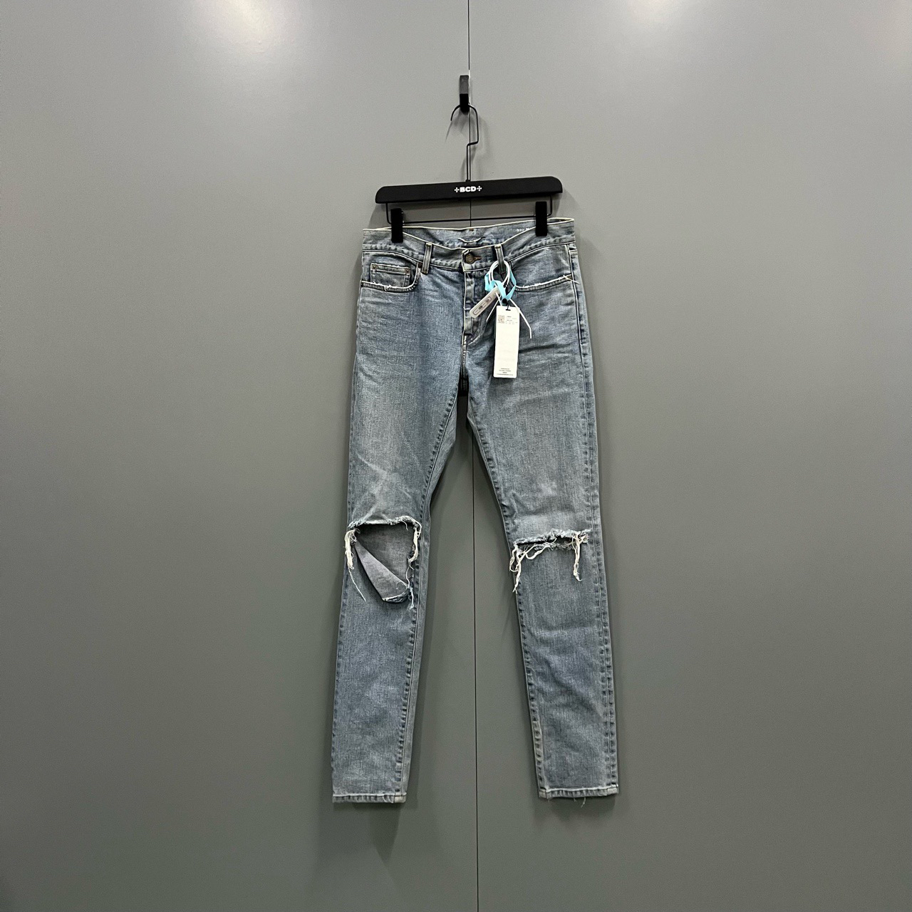 95新 YSL/圣罗兰 （bb）122 复古破坏修身牛仔裤 30码/8600