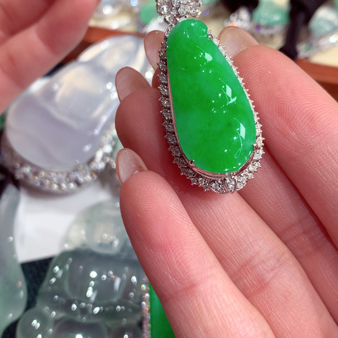 翡翠颈饰18K金镶嵌天然缅甸翡翠