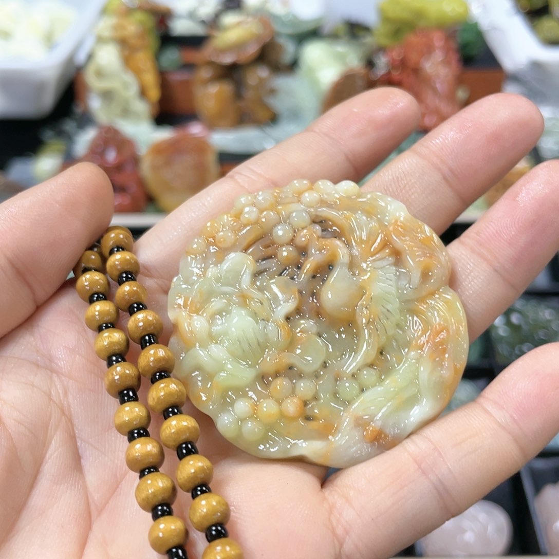 蛇纹石玉颈饰未镶嵌