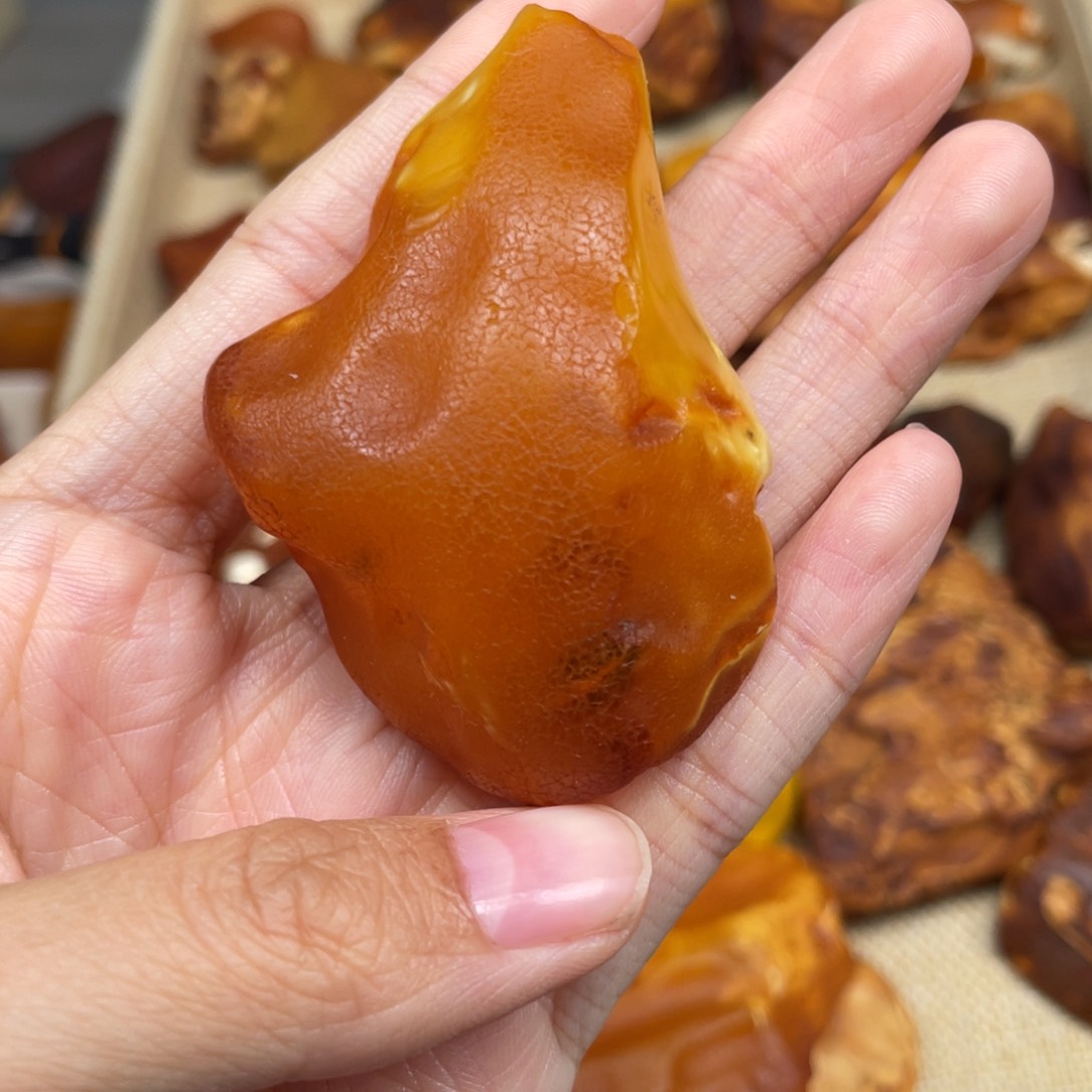 琥珀珠宝奇石未镶嵌