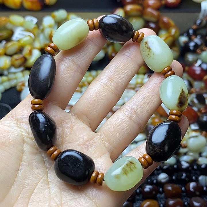 手链未镶嵌和田玉一**世