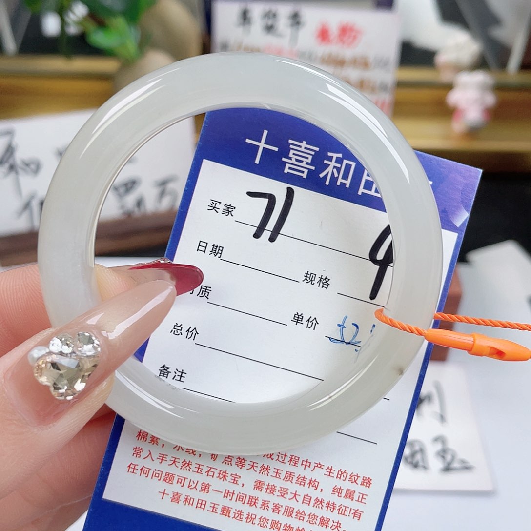 和田玉手镯未镶嵌