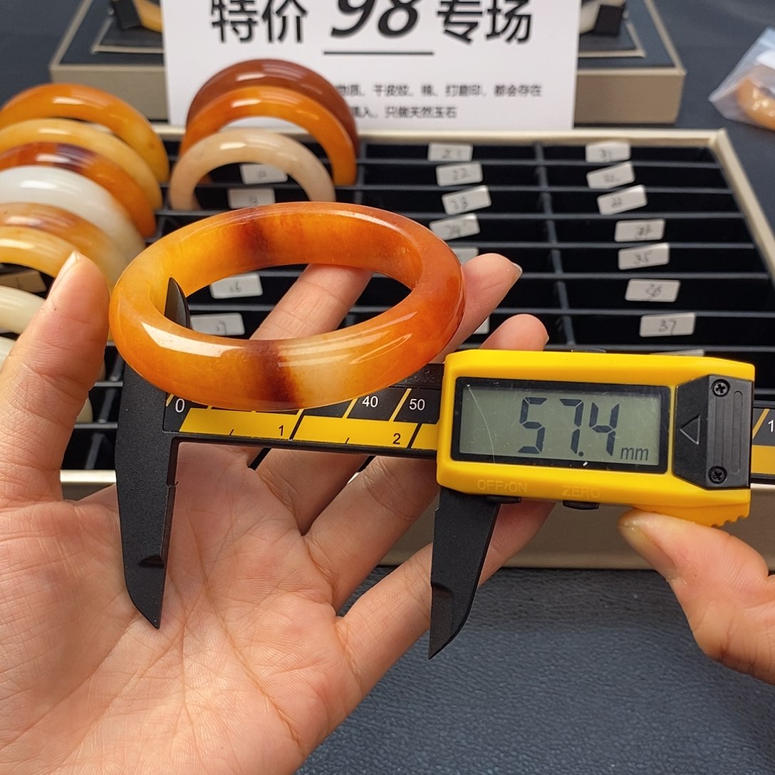 未镶嵌石英质玉（黄龙玉）手镯14号茄子山金沙老油红如血黄龙