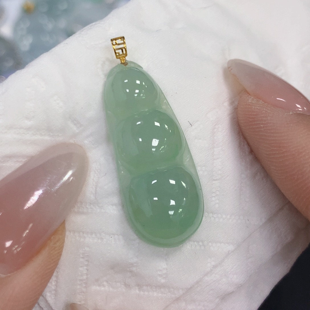 颈饰18K金镶嵌翡翠