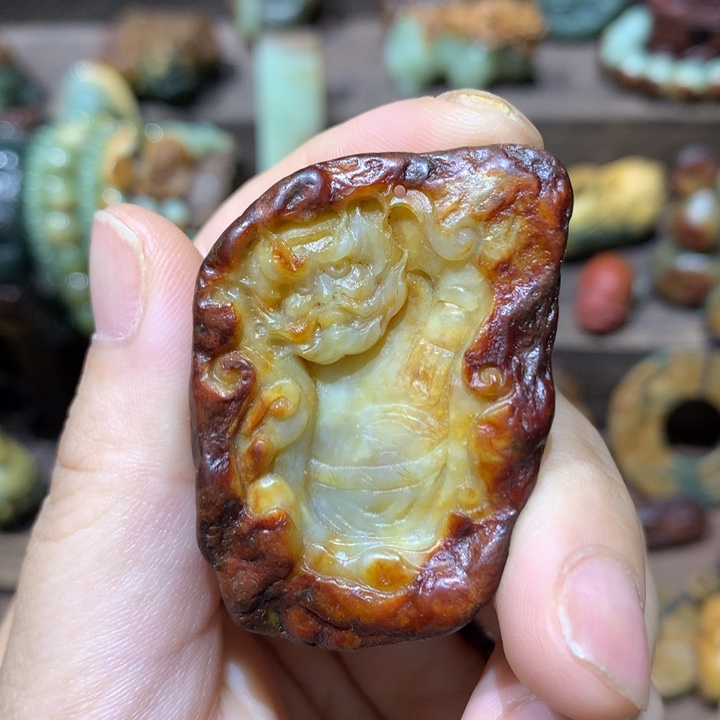 未镶嵌岫岩河磨玉（透闪石质玉）把件
