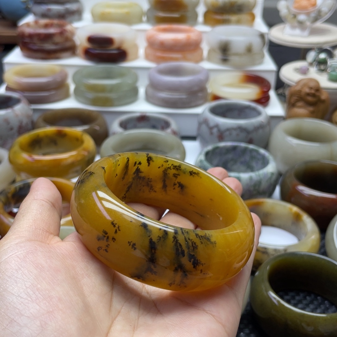 石英质玉手镯未镶嵌佛