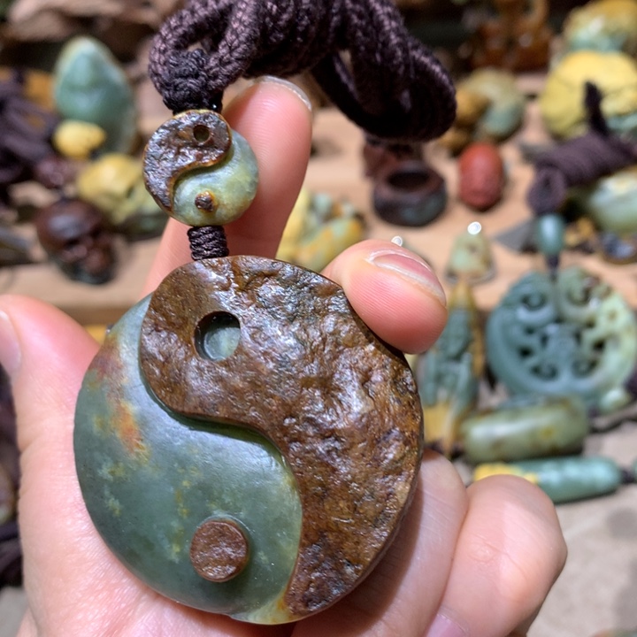 未镶嵌岫岩河磨玉（透闪石质玉）挂件玉***3