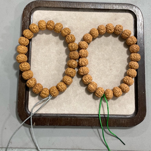 W964尼泊尔 金刚手持(底色 桩型 颗数 多样性发其一）。