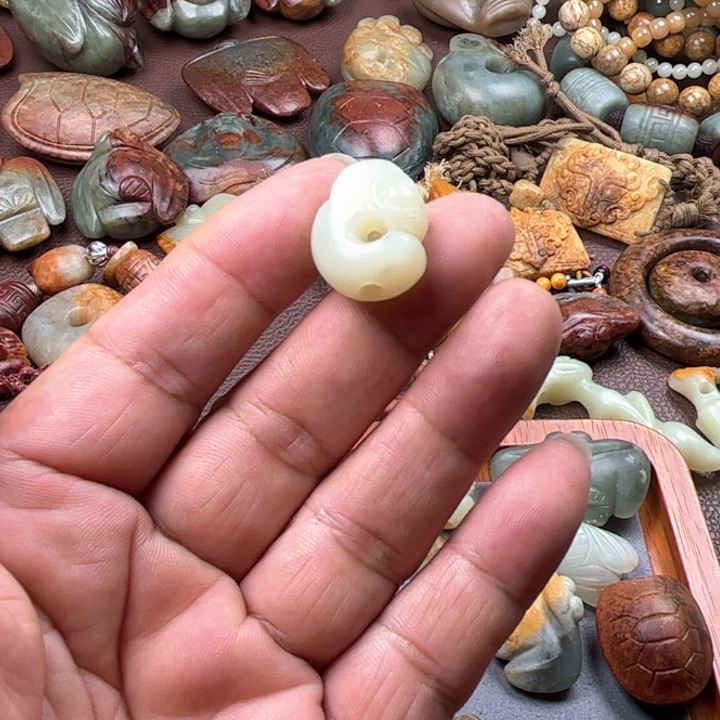 颈饰未镶嵌岫岩河磨玉（透闪石质玉）1****8