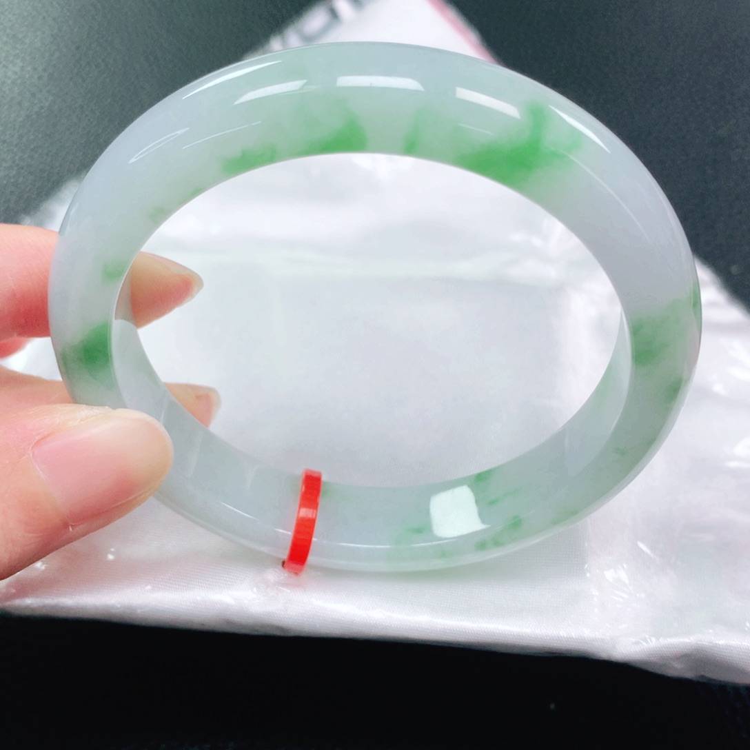 翡翠手镯未镶嵌56圈