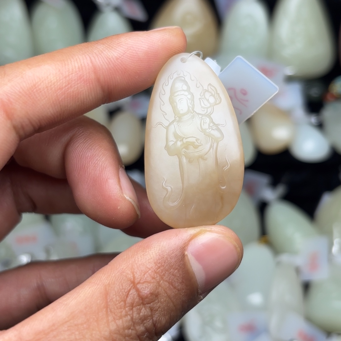 和田玉未镶嵌颈饰