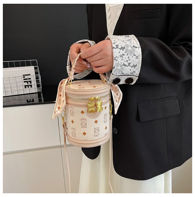 斜跨可爱风单肩包时尚做旧都市简约小包包熊单根韩版ins