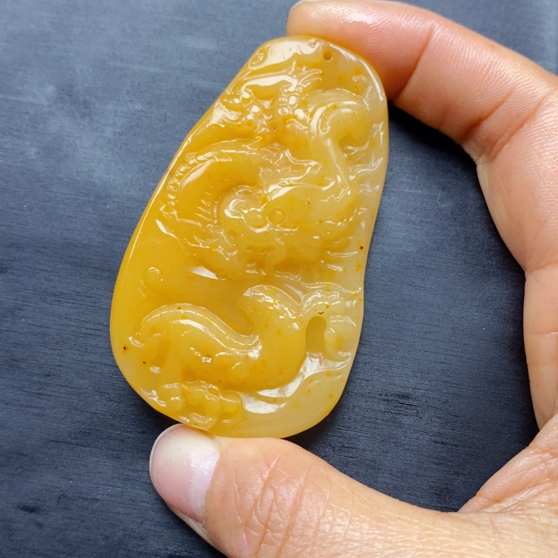 石英质玉（黄龙玉）颈饰未镶嵌