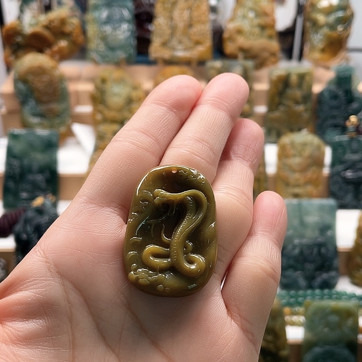 翡翠颈饰未镶嵌天然翡翠A货蛇