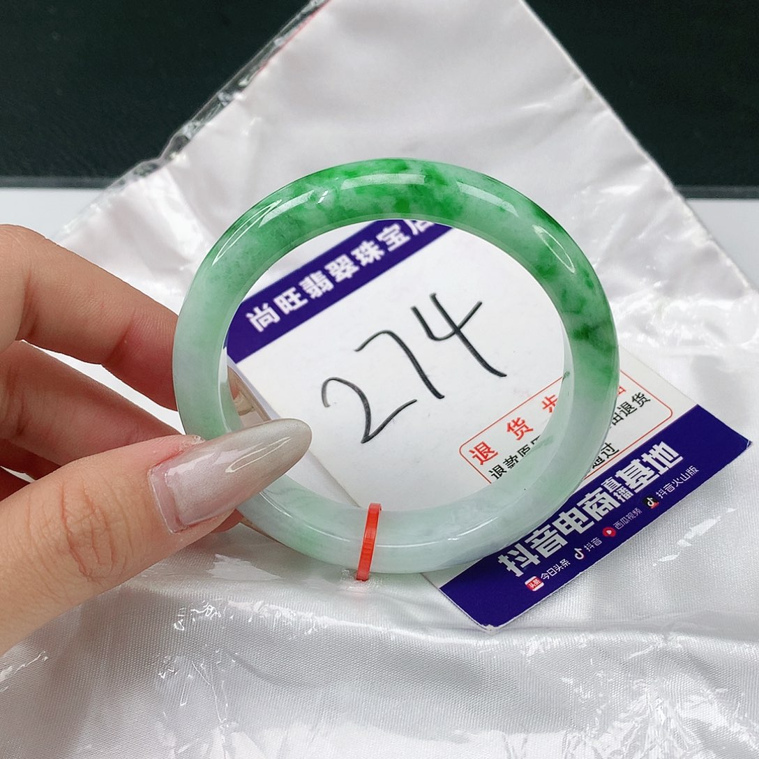 翡翠手镯未镶嵌翡翠12