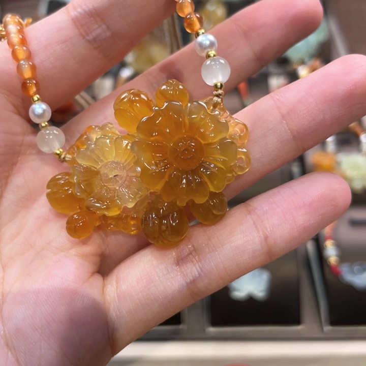 蛇纹石玉颈饰未镶嵌