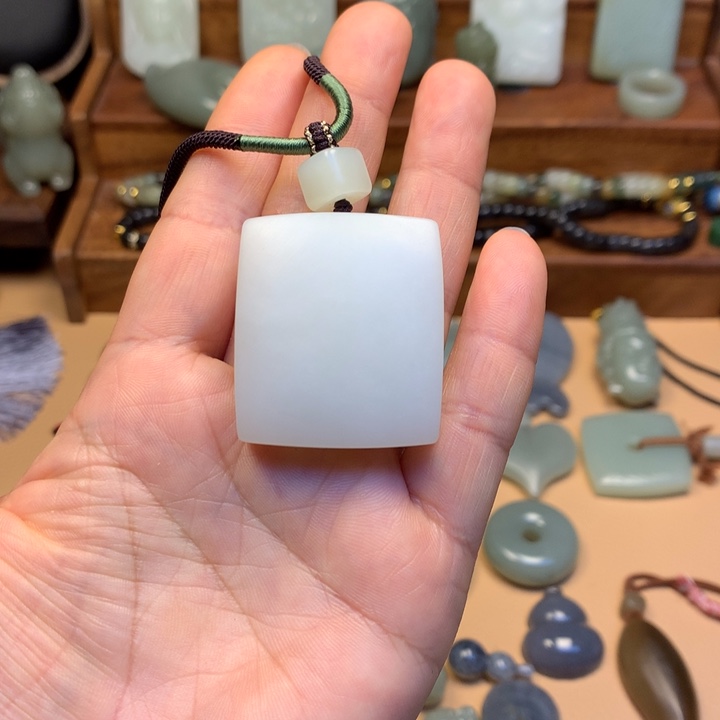 清***昊和田玉未镶嵌颈饰