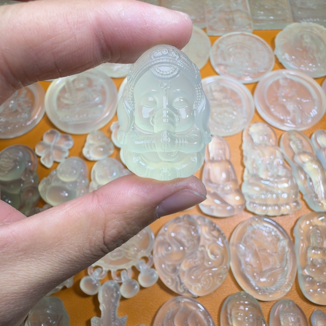 蛇纹石玉未镶嵌颈饰