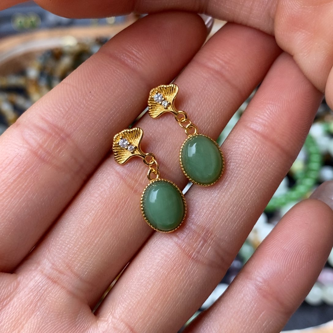 和田玉俄碧粉绿耳坠银S925镶嵌