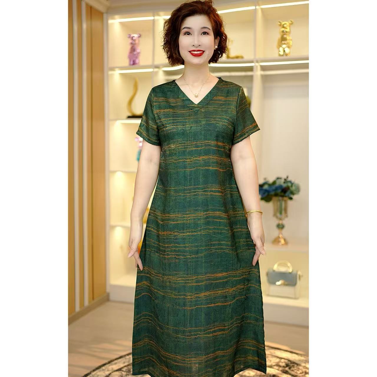 【奢洋】时尚气质宽松大码妈妈装连衣裙（绿棕条纹）