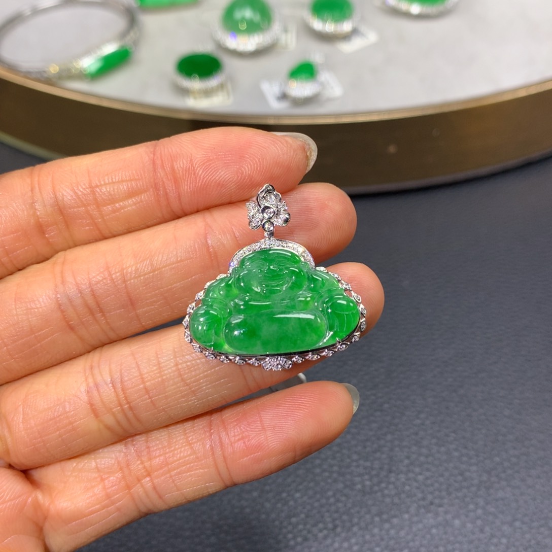 翡翠颈饰18K金镶嵌翡翠