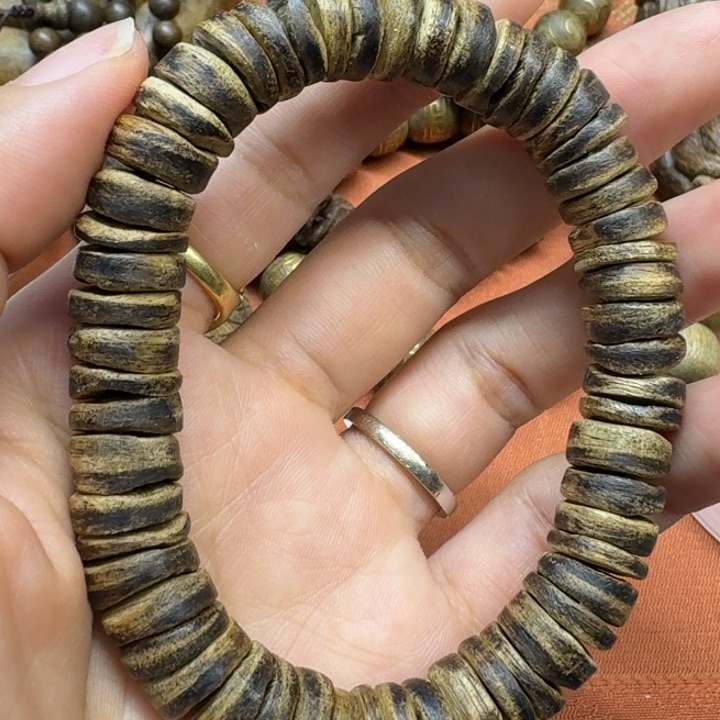 大叶紫檀（黑酸枝木类）