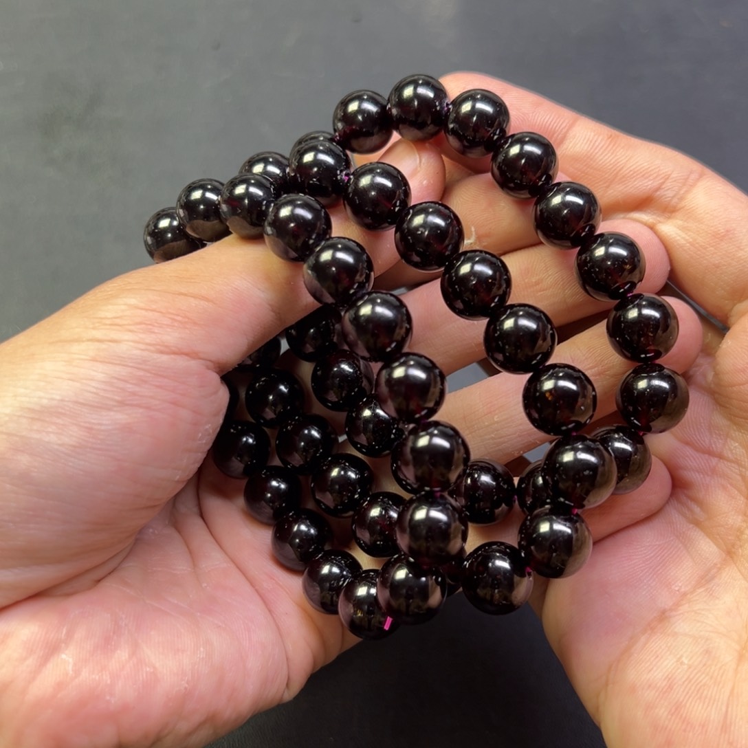 未镶嵌颈饰石榴石