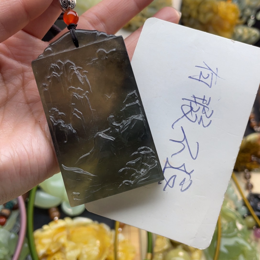 蛇纹石玉颈饰未镶嵌
