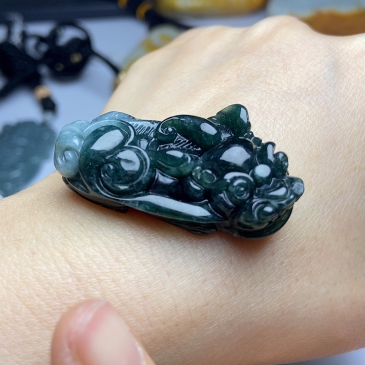 翡翠颈饰未镶嵌翡翠